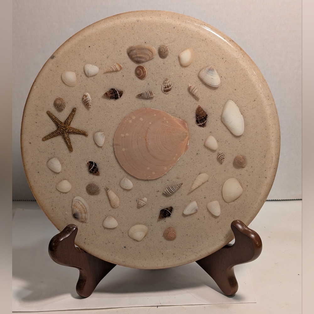 Seashell 3 footed Lucite Trivet
